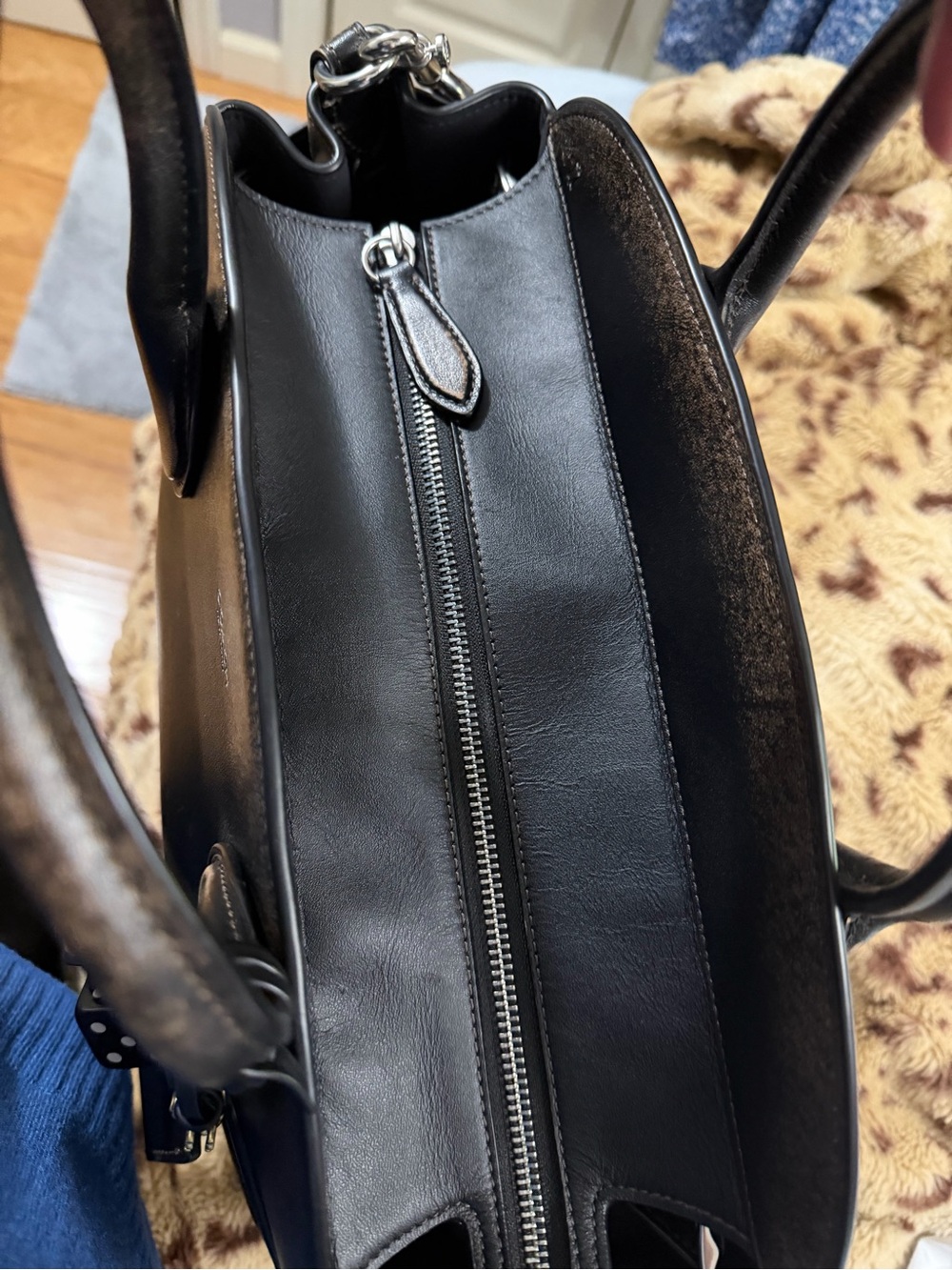 ✨ Coach Empire Carryall 40 in Loved Leather ✨ - Picture 7 of 10